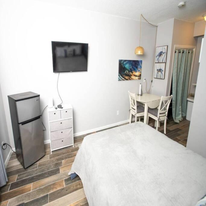 Luxury In The Heart Of Hamptons South Beach! Apartment Hampton