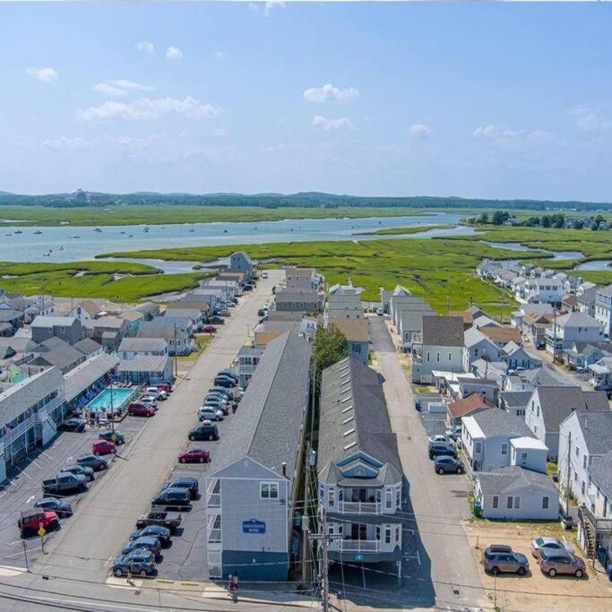 Luxury In The Heart Of Hamptons South Beach! *